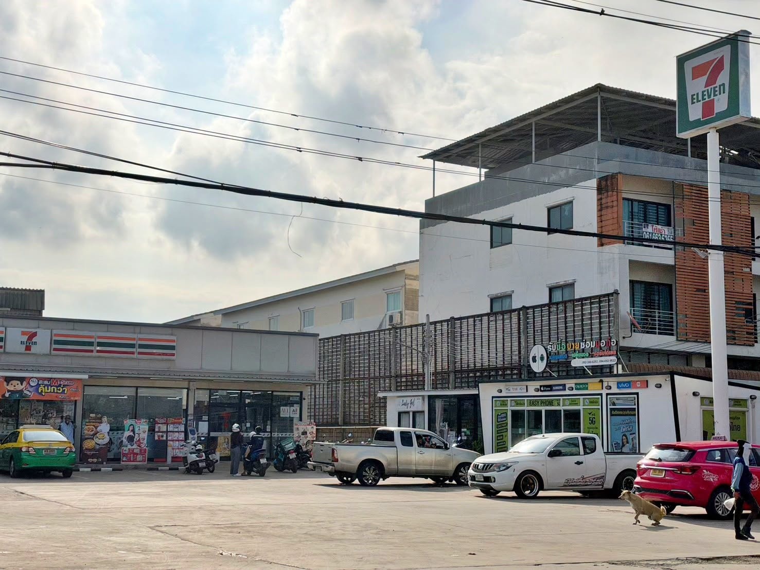 เซ้ง ร้านมือถือ หน้าเซเว่น บางชัน คลองสามวา แหล่งชุมชนคนงาน ข้างๆเป็นหมู่บ้านเยอะ และร้านอาหาร
