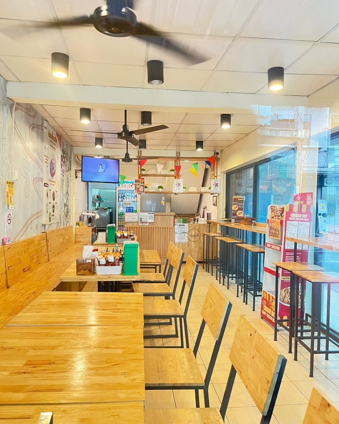 เซ้งร้านอาหาร ริมถนน ปากซอยอินทามระ 25 ตรงข้ามตลาดมิ่งขวัญ สุทธิสาร