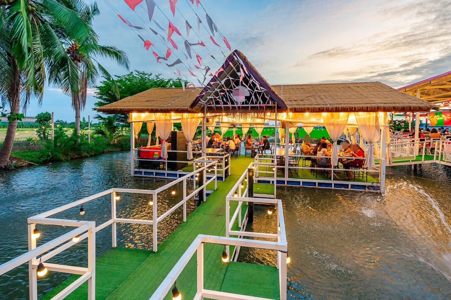 เซ้ง ร้านอาหารขนาดใหญ่-ทุ่งนา สามโคก ปทุมธานี พื้นที่1ไร่ ค่าเช่าเพียง 5,000 บ ที่จอดรถเยอะมาก