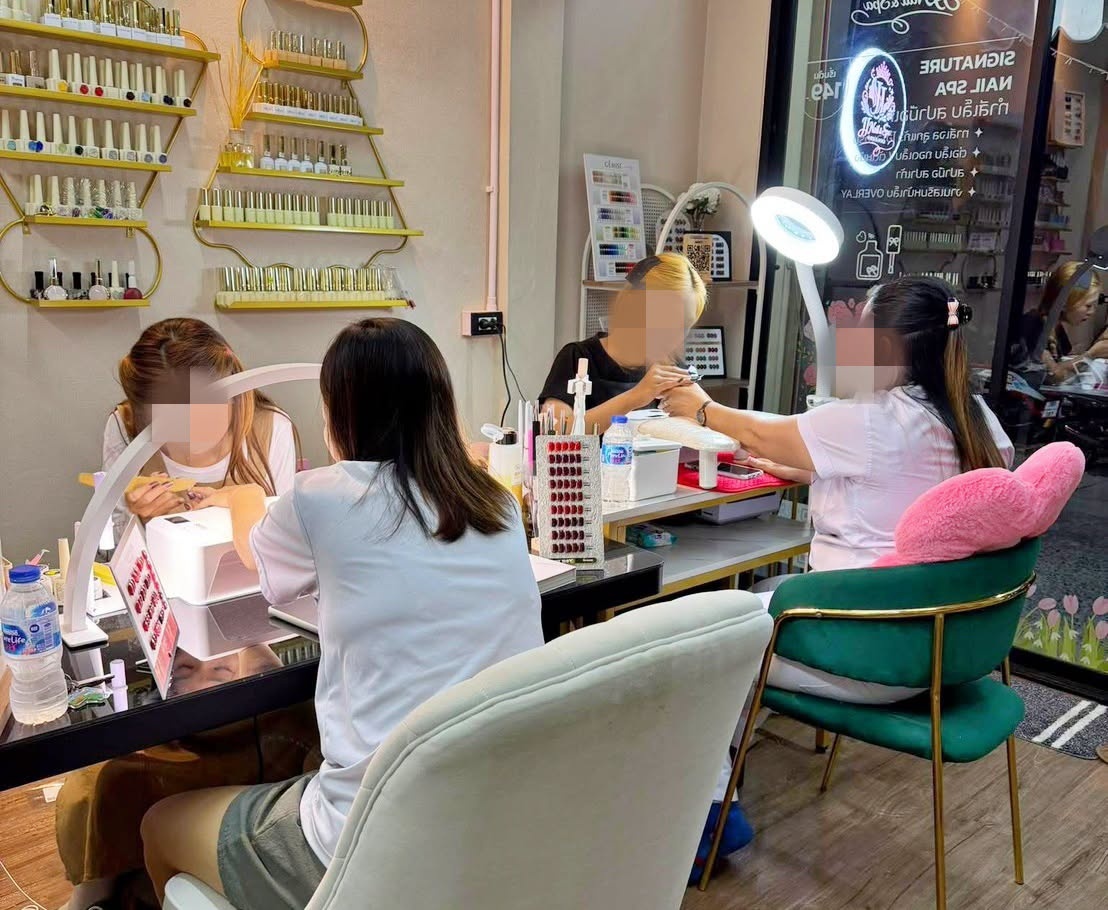 เซ้งร้านทำเล็บ ครบชุด สี่แยกเทพารักษ์ ตลาดภัทรนิเวศน์ ใกล้กับโรงงานศรีเกตุ ย่านชุมชน