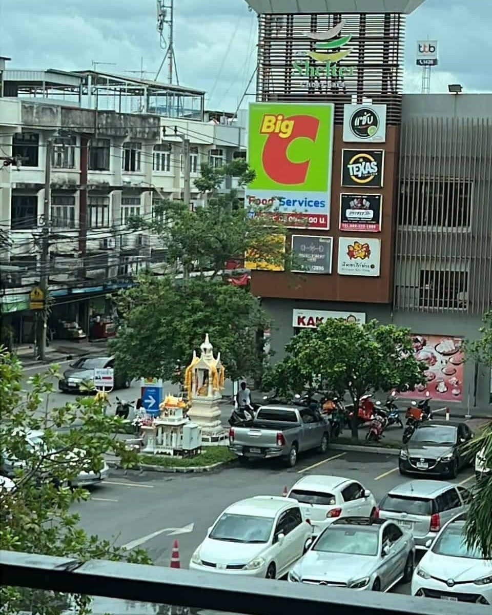 เซ้งด่วน คลินิกความงาม โชคชัย 4 ลาดพร้าว ในโครงการ Community Mall TheShelter มีที่จอดรถสะดวก