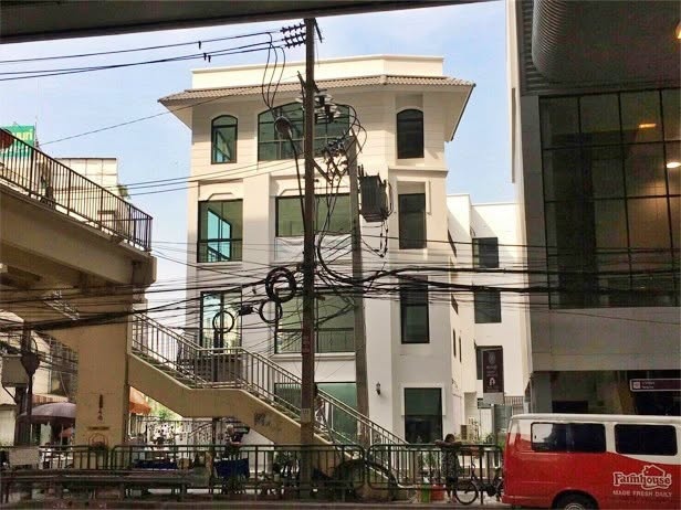 เซ้งร้านสักคิ้ว 120,000 บ ซอยกรุงเทพ-นนทบุรี 25 ติด MRTสถานีบางซ่อน มีที่จอดรถ