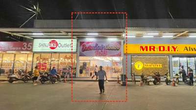 ปล่อยเซ้ง โกดังเสื้อผ้ามือสอง ตลาดโรงเกลือนวนคร ติด DIY อยู่ปากทางเข้าตลาด คนเดินผ่านตลอดวัน
