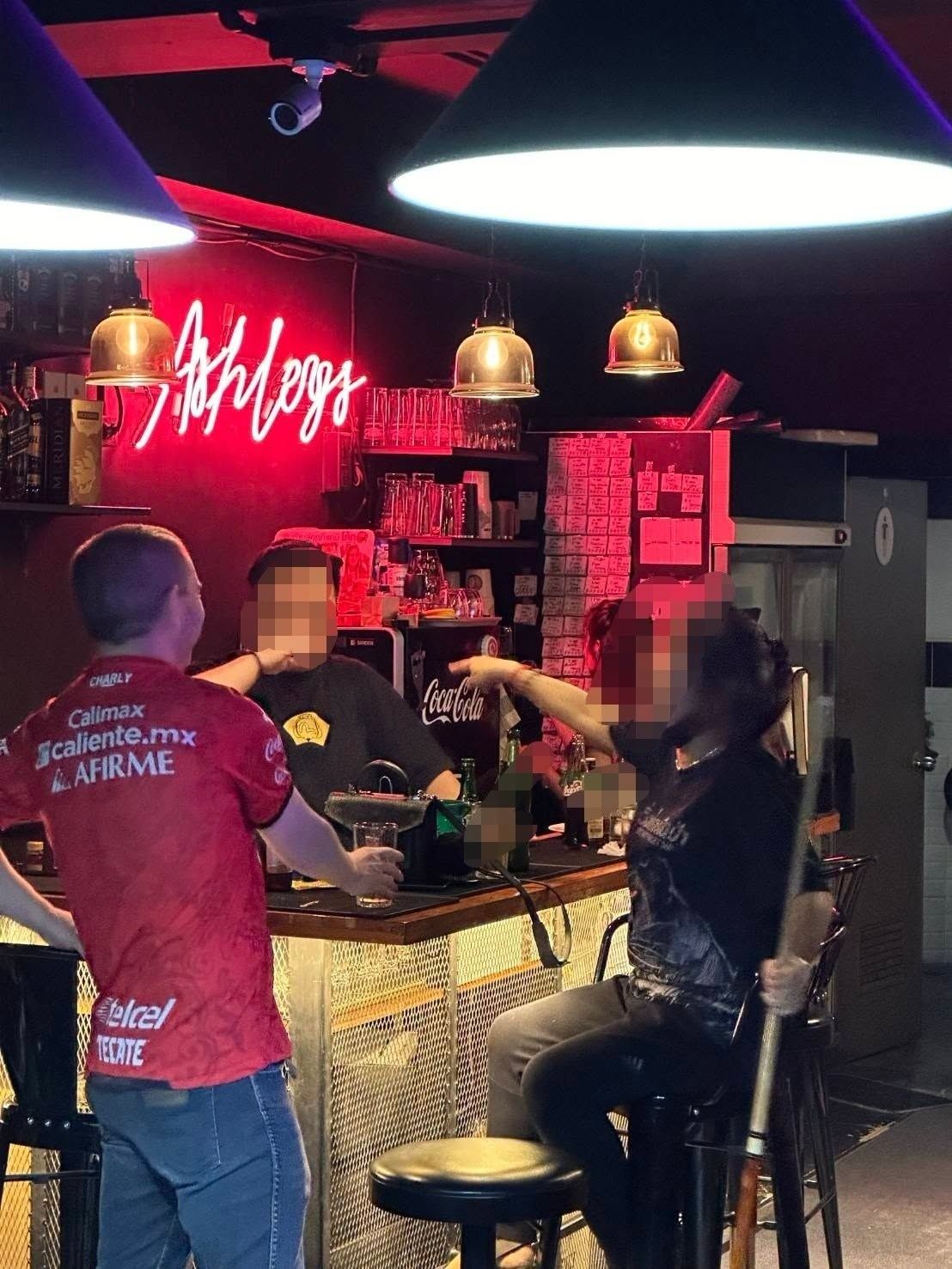 เซ้งด่วน ร้านอาหาร  บาร์ ติดริมถนนนาคนิวาส ใกล้สำนักงานเขตลาดพร้าว ใกล้ 7 Eleven ย่านร้านอาหาร